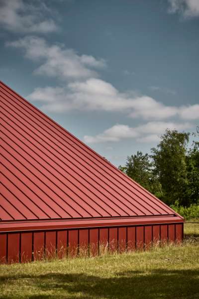 Stahlprofile bilden den Rahmen, wenn Raum für Sport, Lernen und Spiel in Vestbjerg geschaffen wird, Vestbjerg Idrætshal, Bakmøllevej 280, 9380 Vestbjerg, Dänemark